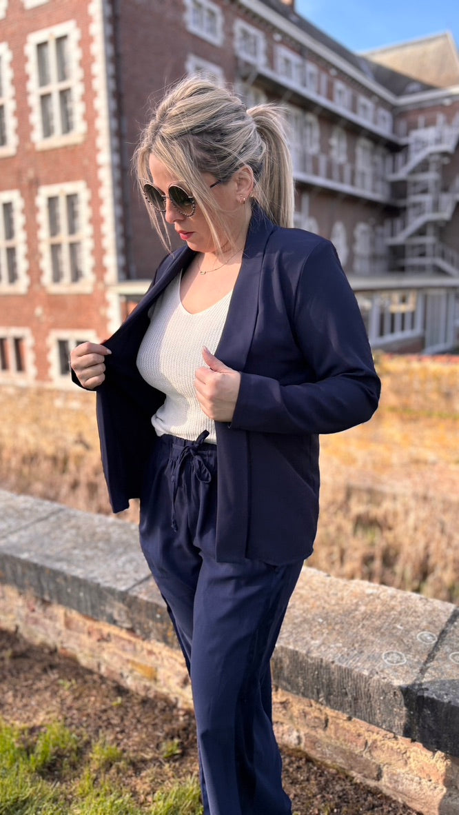 · Canicatti Veste ·
