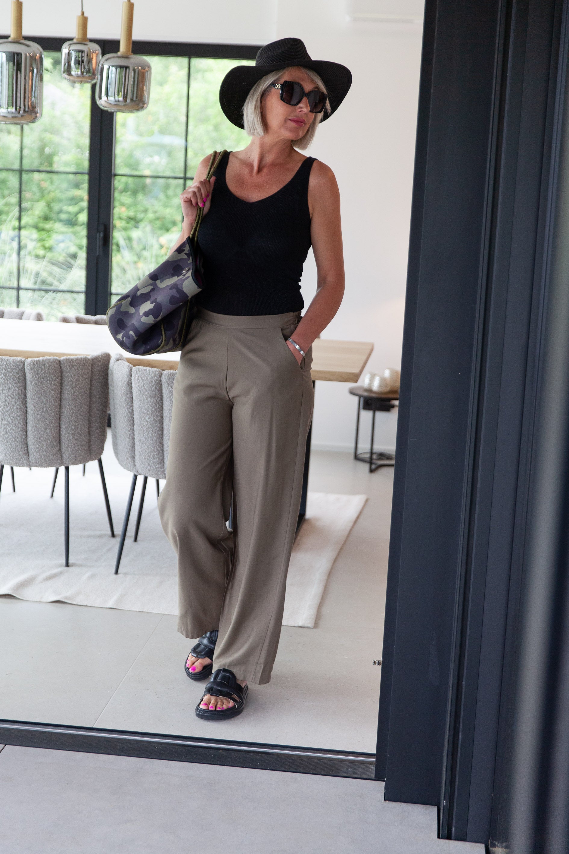 · Corina Pantalon ·
