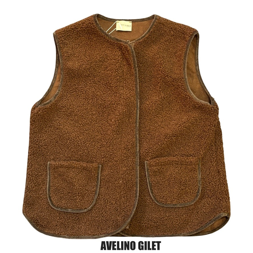 · Avelino Gilet ·