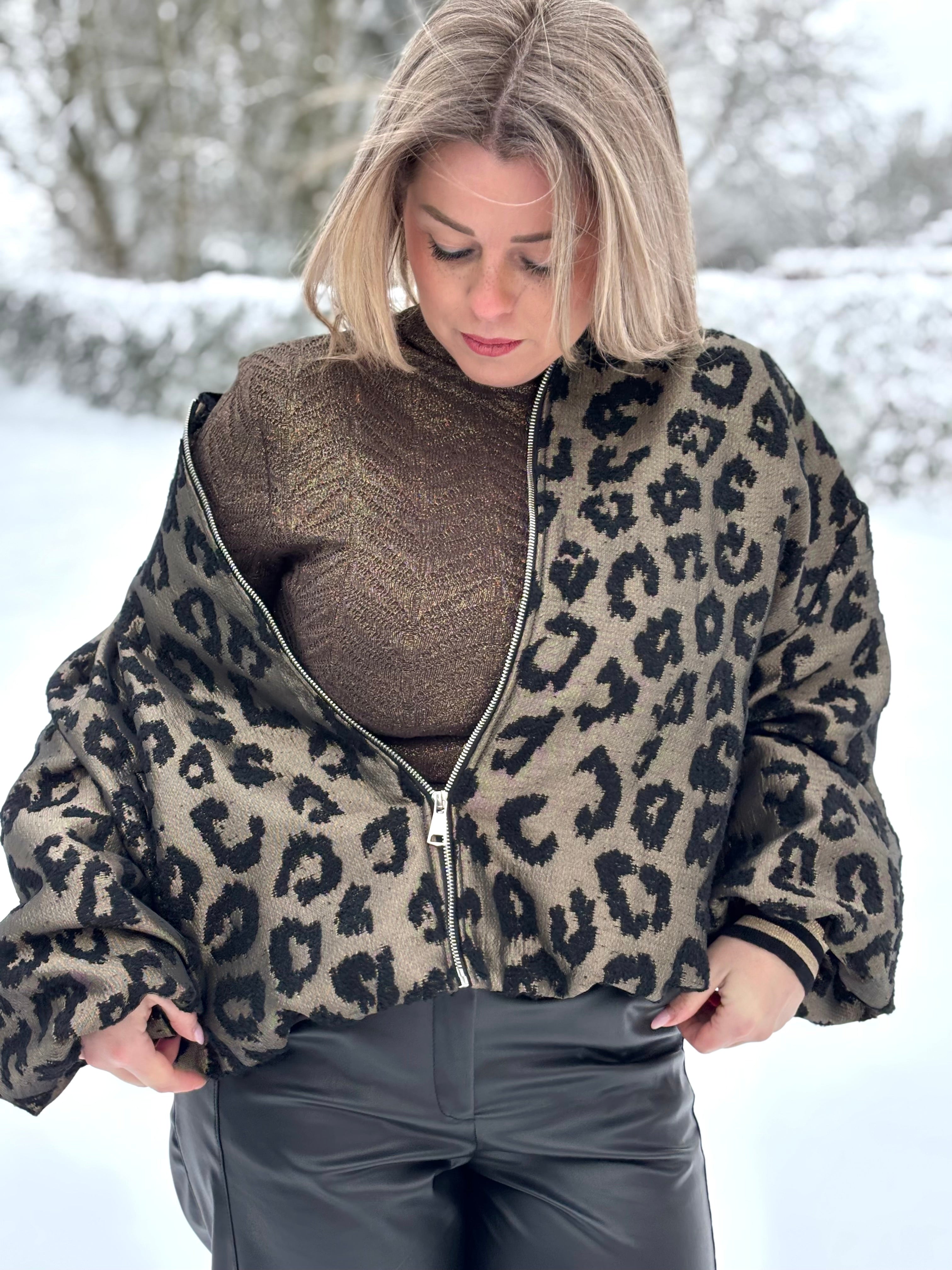 · Madela Veste ·